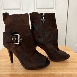 Donald J Pliner Espresso Vintage Suede Peep Toe Ankle Boots. Size 6M